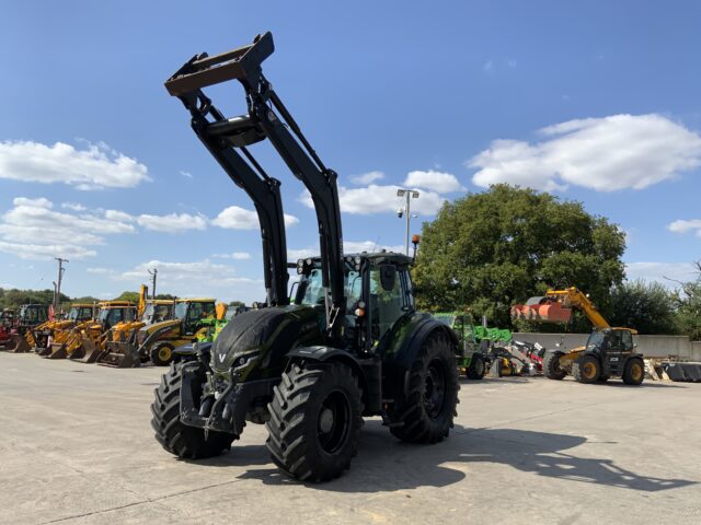 Valtra T175 Versu Tractor (ST24299)