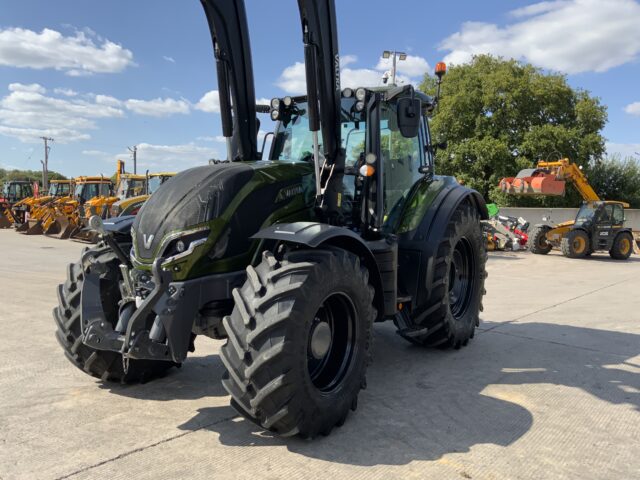 Valtra T175 Versu Tractor (ST24299)