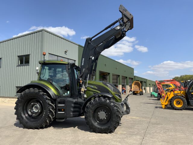 Valtra T175 Versu Tractor (ST24299)