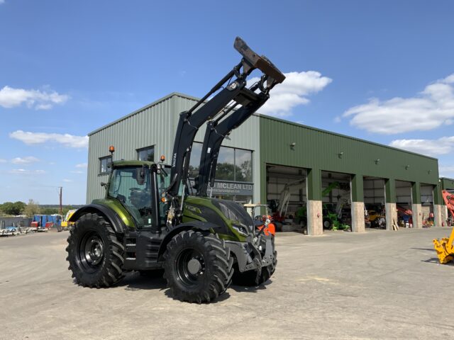 Valtra T175 Versu Tractor (ST24299)