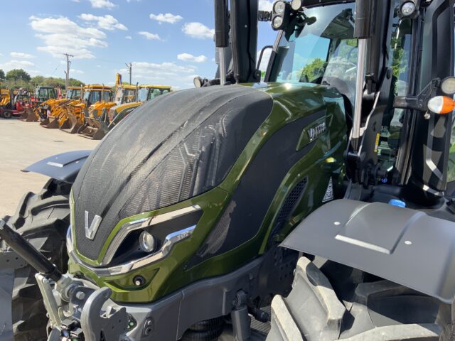Valtra T175 Versu Tractor (ST24299)