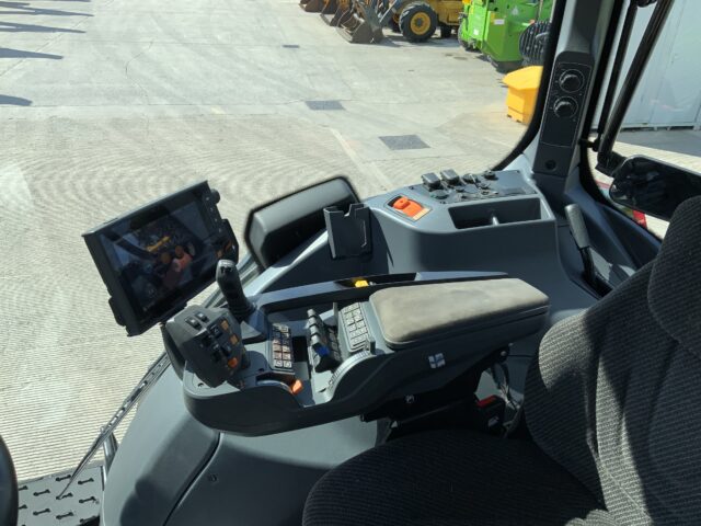 Valtra T175 Versu Tractor (ST24299)