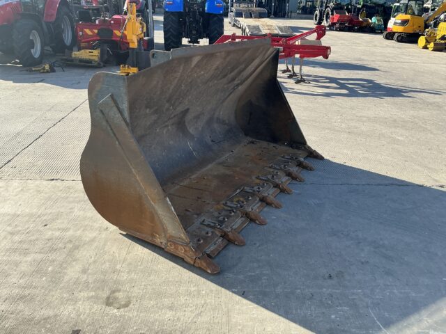 9Ft Wide Loading Shovel Bucket (ST24614)