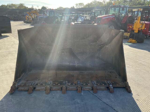 9Ft Wide Loading Shovel Bucket (ST24614)