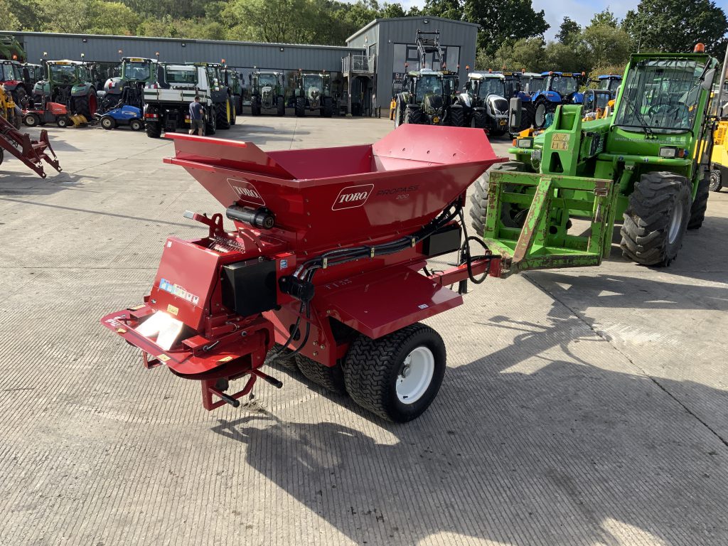 Toro Pro Pass 200 Top Dresser