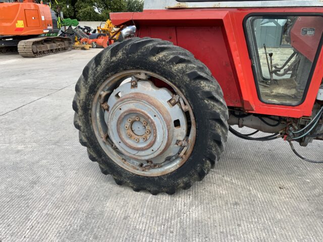 Massey Ferguson 590 Tractor (ST24159)