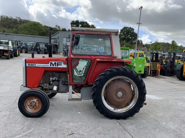 Massey Ferguson 590 Tractor (ST24160)