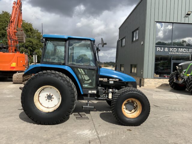 New Holland 5635 Tractor (ST23886)