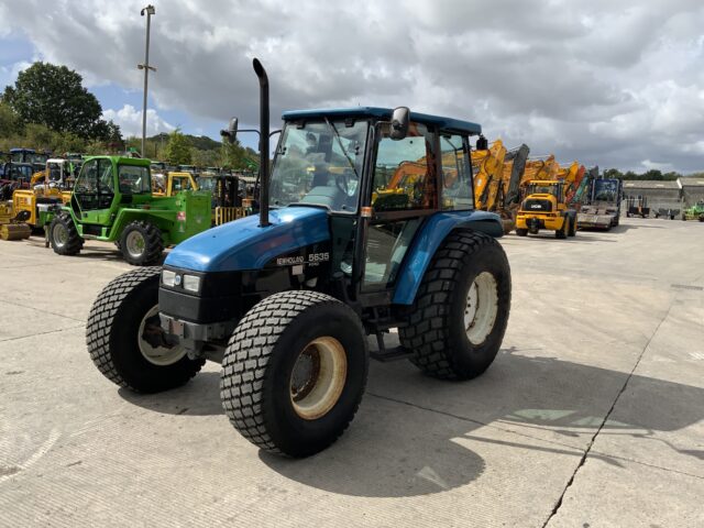 New Holland 5635 Tractor (ST23886)