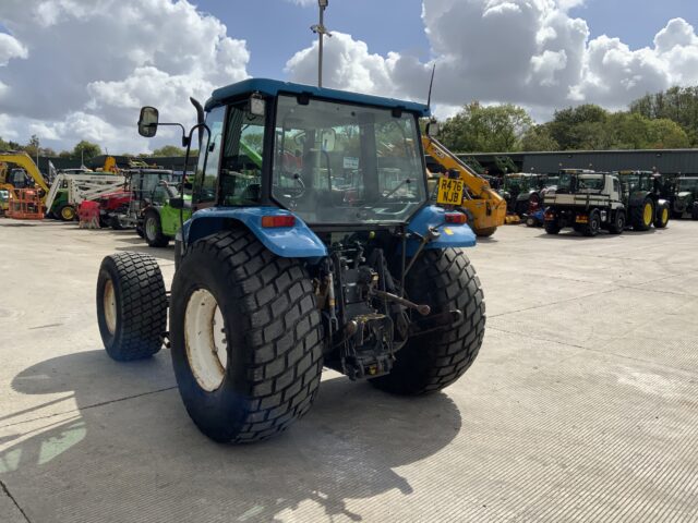 New Holland 5635 Tractor (ST23886)