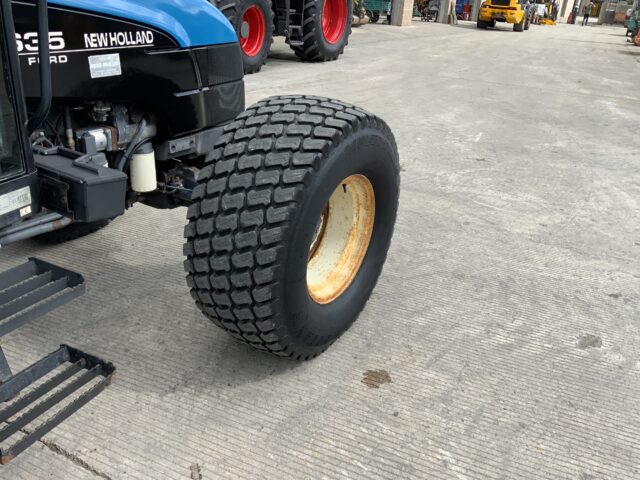 New Holland 5635 Tractor (ST23886)