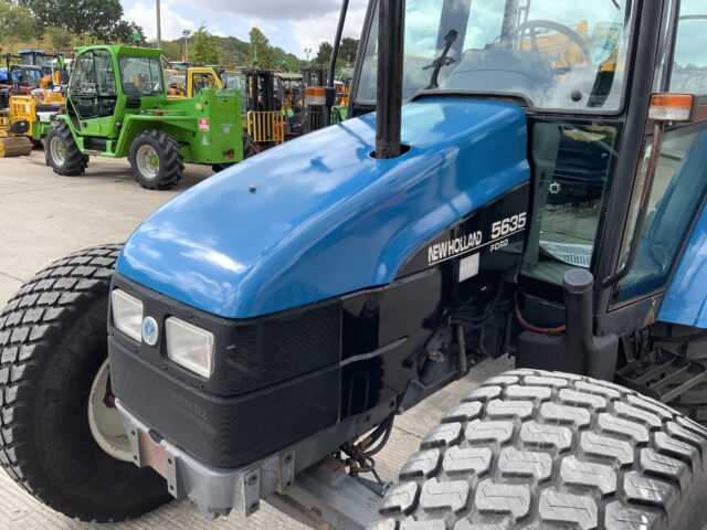 New Holland 5635 Tractor (ST23886)