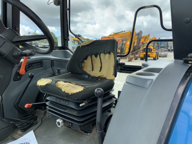 New Holland 5635 Tractor (ST23886)