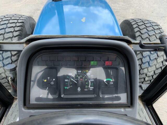New Holland 5635 Tractor (ST23886)