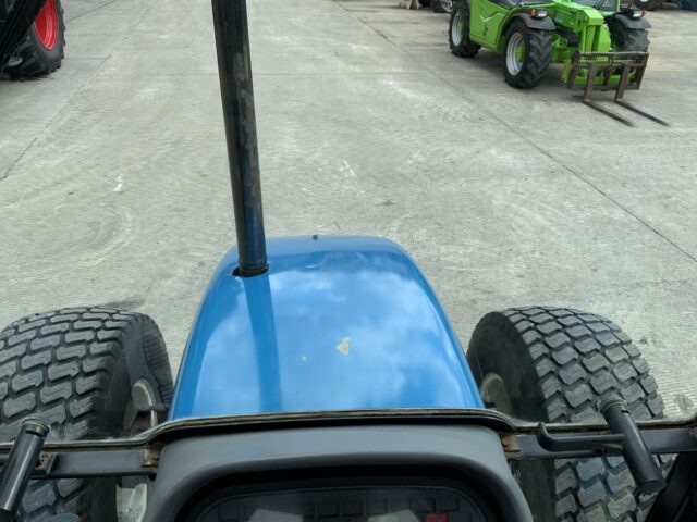 New Holland 5635 Tractor (ST23886)