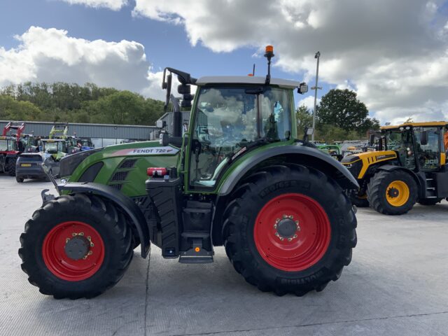 Fendt 720 Profi Plus Tractor (ST24336)