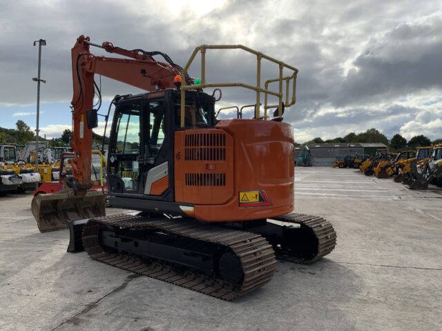 Hitachi ZX135 USB l-7 Digger (ST24052)