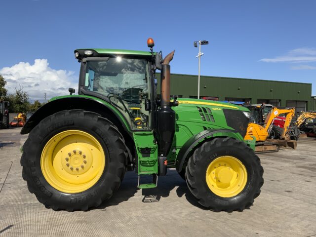 John Deere 6215R Tractor (ST24118)