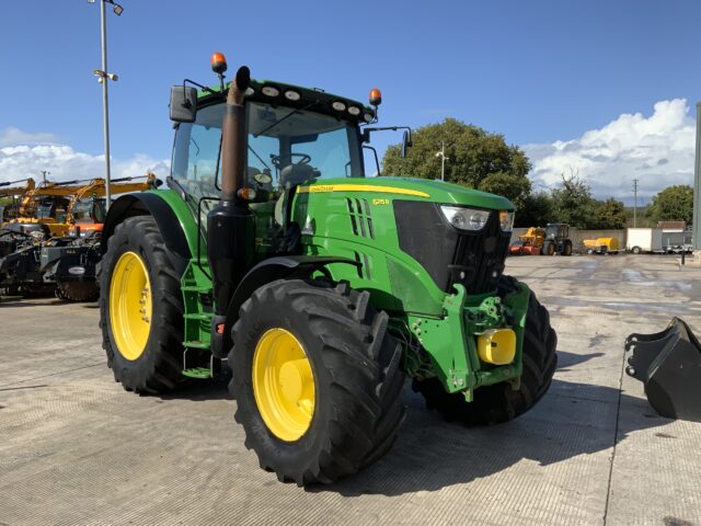 John Deere 6215R Tractor (ST24118)