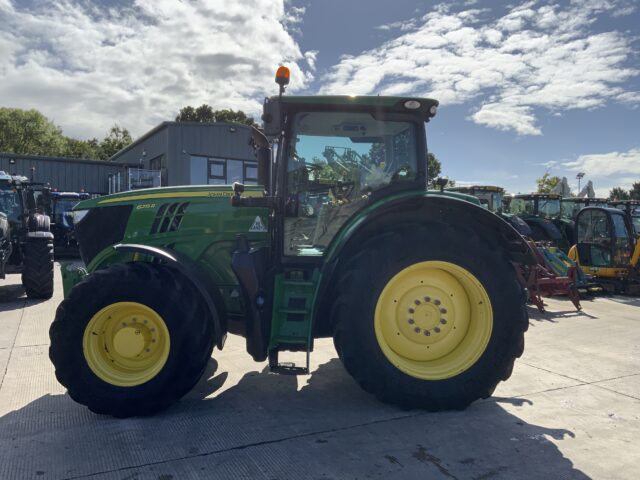 John Deere 6215R Tractor (ST24118)
