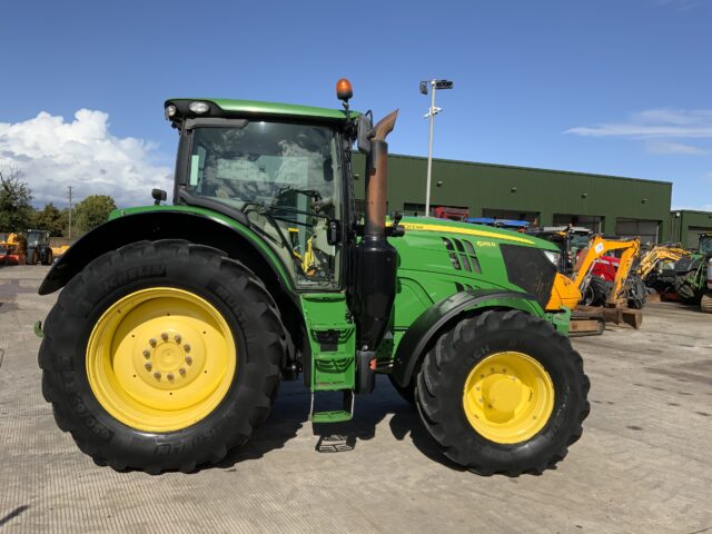 John Deere 6215R Tractor (ST24118)
