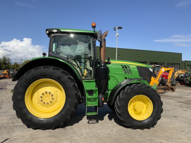 John Deere 6215R Tractor (ST24118)