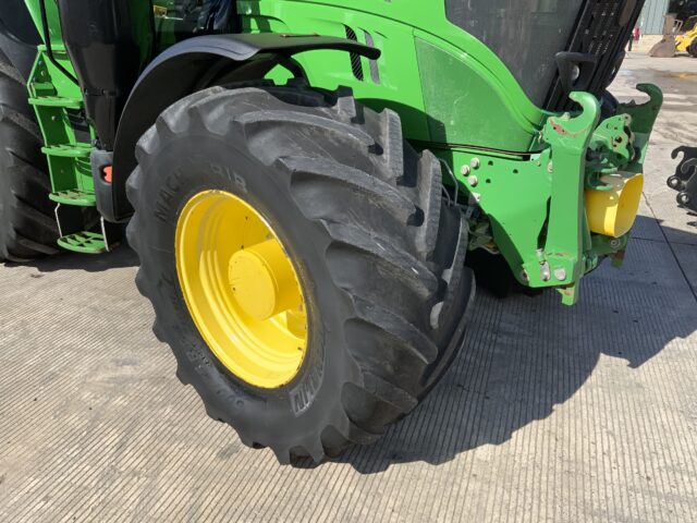 John Deere 6215R Tractor (ST24118)