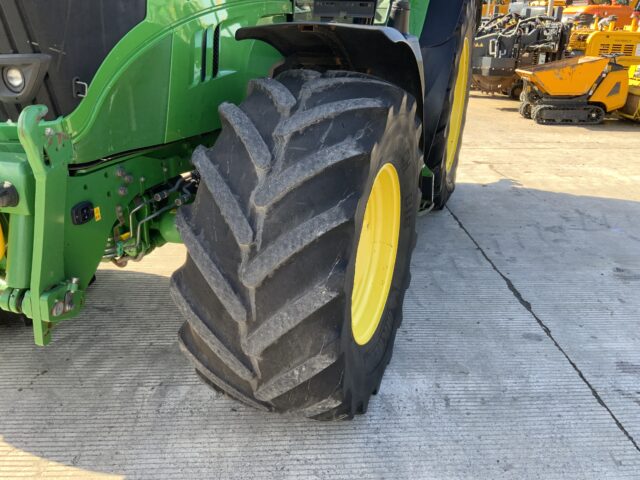 John Deere 6215R Tractor (ST24118)