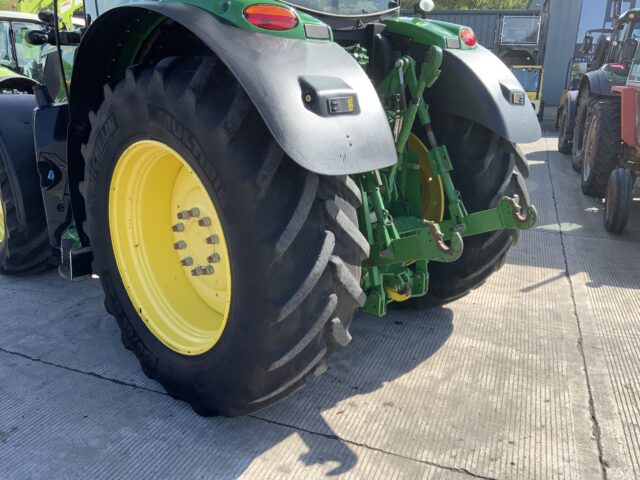 John Deere 6215R Tractor (ST24118)