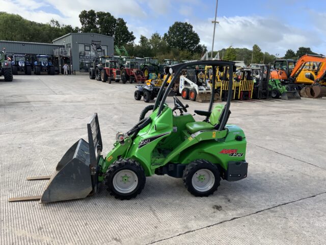 Avant 423 Compact Wheeled Telehandler (ST24518)