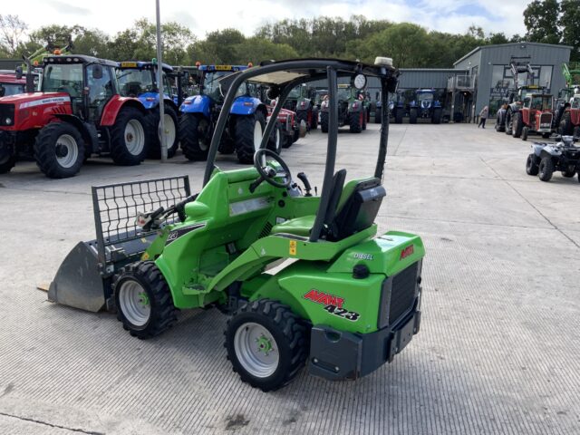 Avant 423 Compact Wheeled Telehandler (ST24518)