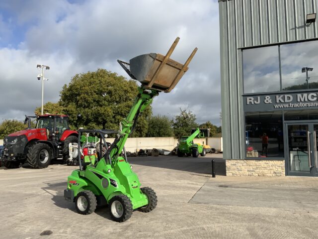 Avant 423 Compact Wheeled Telehandler (ST24518)