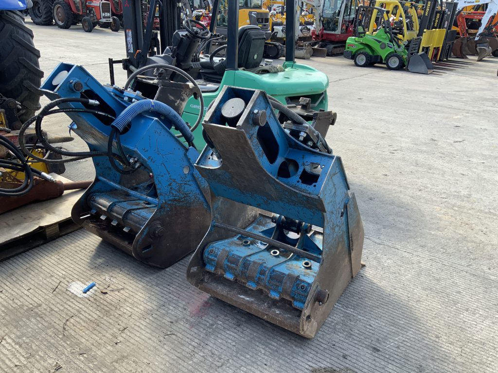 Choice of 2 BBS Crusher Buckets (ST24470/71)