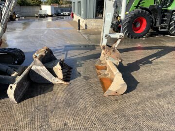 Takeuchi TB250 Digger (ST24284)