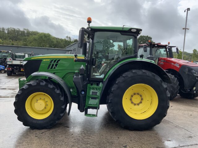 John Deere 6215R Tractor (ST23985)