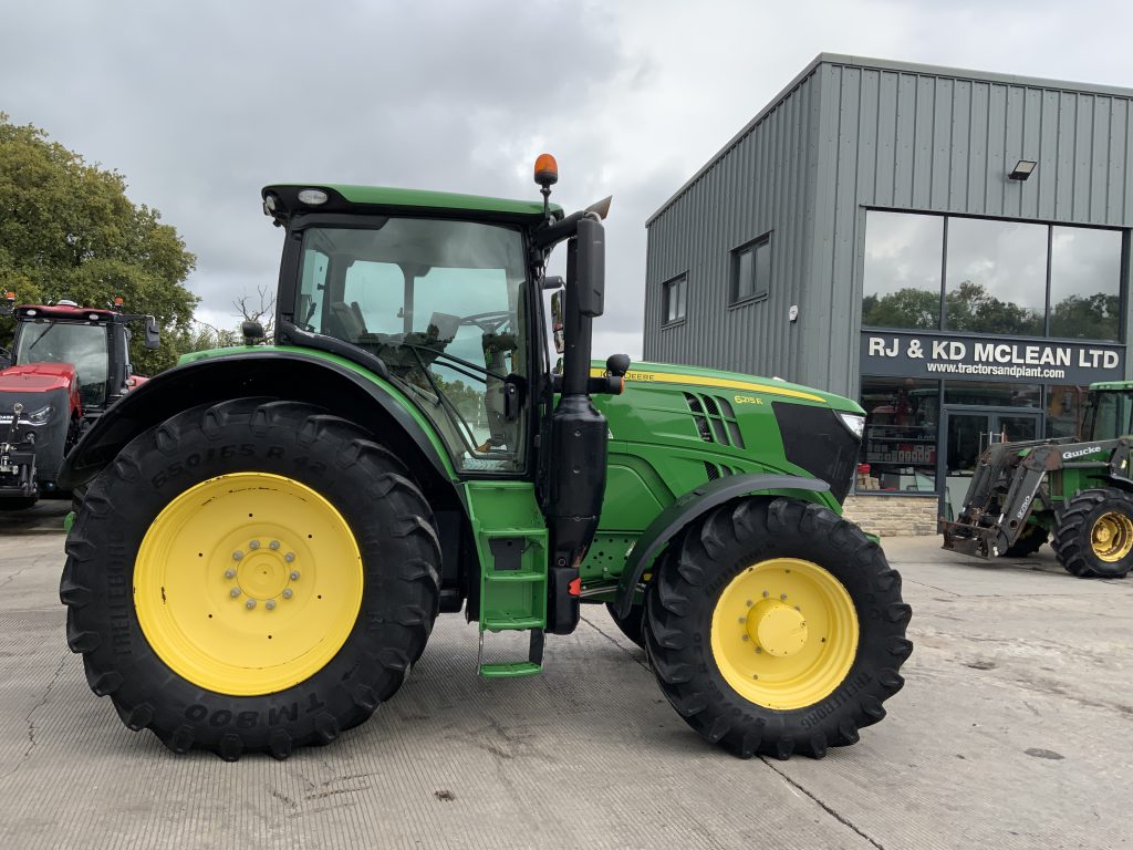 John Deere 6215R Tractor (ST24044)