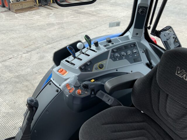 Valtra N134 Hi Tech Tractor (ST24314)
