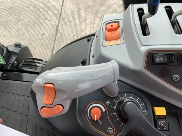 Valtra N134 Hi Tech Tractor (ST24314)