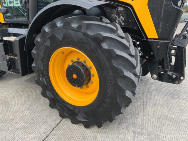 JCB 4220 Fastrac Tractor (ST24326)