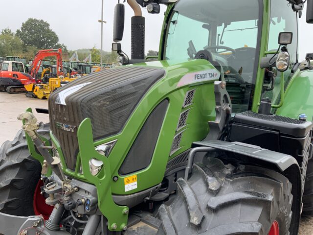 Fendt 724 Profi Plus Tractor (ST23447)