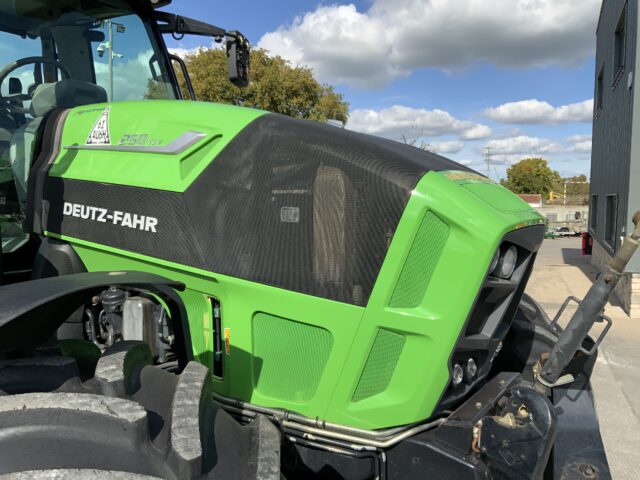 DeutzFahr 7250 TTV Agrotron Tractor (ST24394)