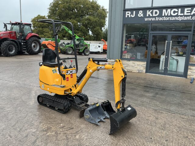 JCB 8008 CTS Digger (ST24523)