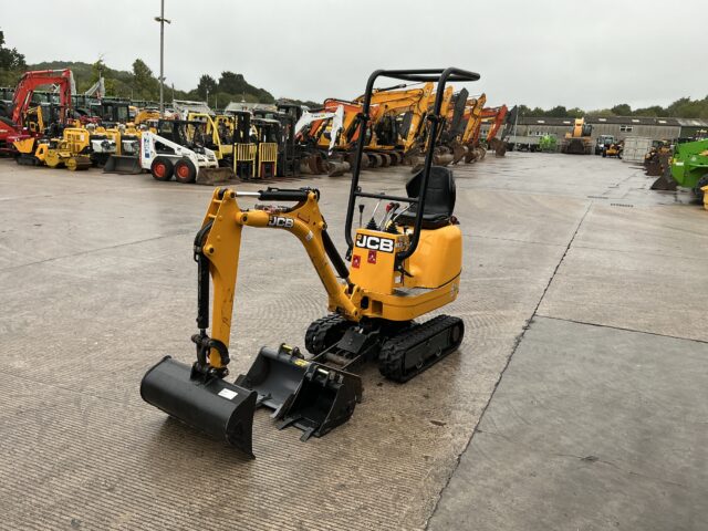 JCB 8008 CTS Digger (ST24523)