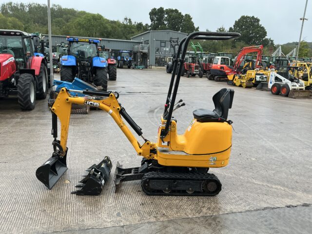 JCB 8008 CTS Digger (ST24523)