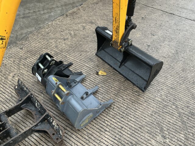 JCB 8008 CTS Digger (ST24523)