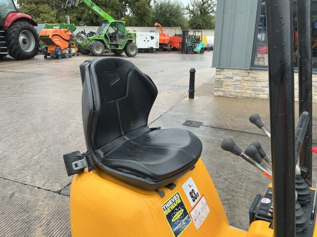 JCB 8008 CTS Digger (ST24523)