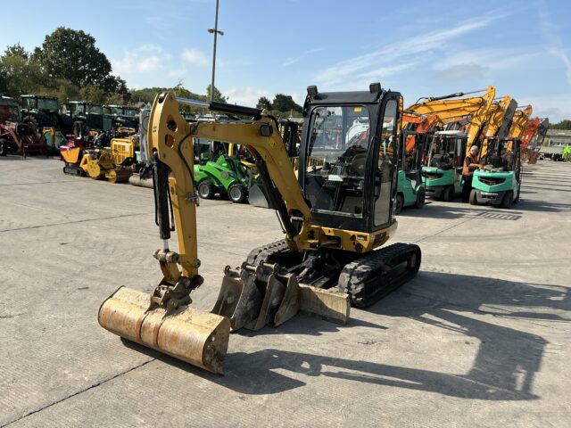 CAT 302.7.DCR Digger (ST24546)