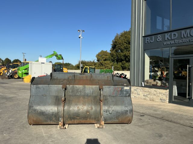 9Ft Wide Loading Shovel Bucket (ST24614)