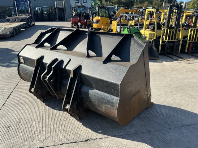 Ulrich 9,8 Loading Shovel Bucket (ST24612)