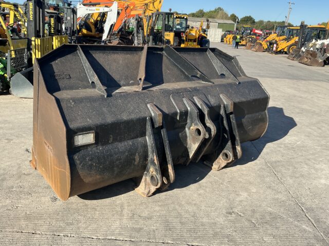 Ulrich 9,8 Loading Shovel Bucket (ST24612)